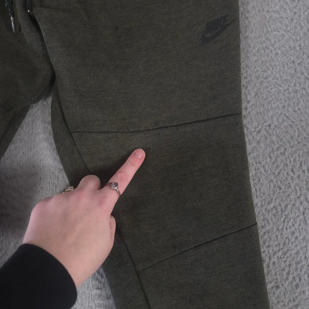 Nike Pants Men Large Green Joggers Tech Fleece Tapered Leg Zip Pocket Sweatpants